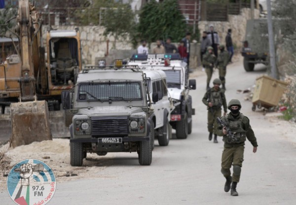 قوات الاحتلال تقتحم مدينة ومخيم جنين ويعتقل شابا