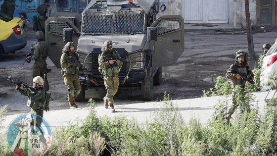 قوات الاحتلال تعتقل مواطنين من بلدة حبلة جنوب قلقيلية