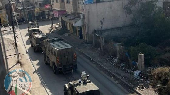 الاحتلال يعتقل 3 مواطنين عقب محاصرة منزل في مخيم جنين