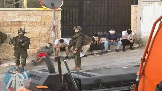 الاحتلال يعتقل 25 مواطنا من الضفة بينهم صحفي وأسيرة محررة