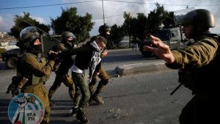 الاحتلال يعتقل 16 مواطنا من الضفة بينهم طفل