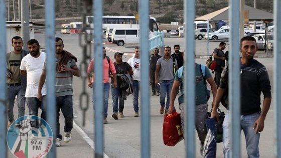 بنك إسرائيل يدعو الحكومة إلى إعادة العمال الفلسطينيين
