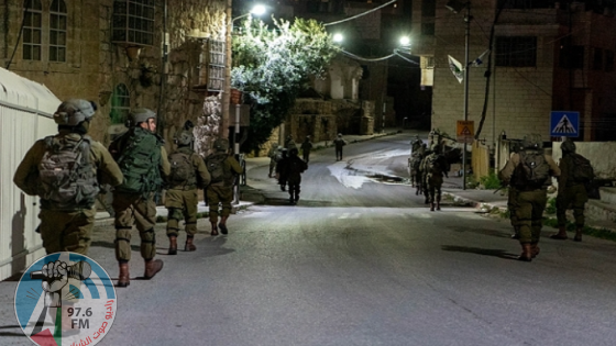 الاحتلال يعتقل 12 مواطنا من مدينة الخليل