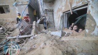 استشهاد 8 مواطنين بقصف للاحتلال في دير البلح وسط القطاع