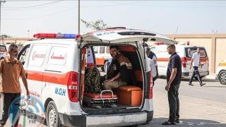 غزة: الاحتلال يفرج عن إثنين من طواقم الهلال الأحمر ويواصل اعتقال 6 آخرين