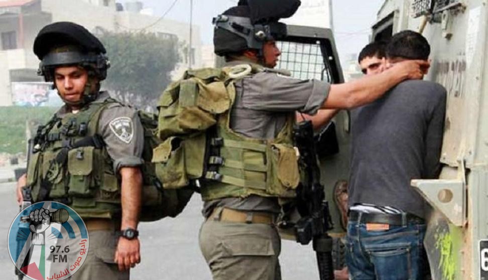 قوات الاحتلال تعتقل شابا من قلقيلية