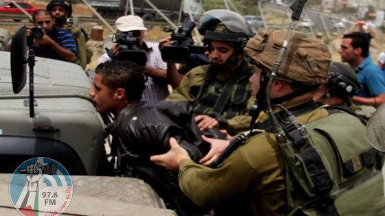 الاحتلال يعتقل 5 مواطنين من محافظة الخليل