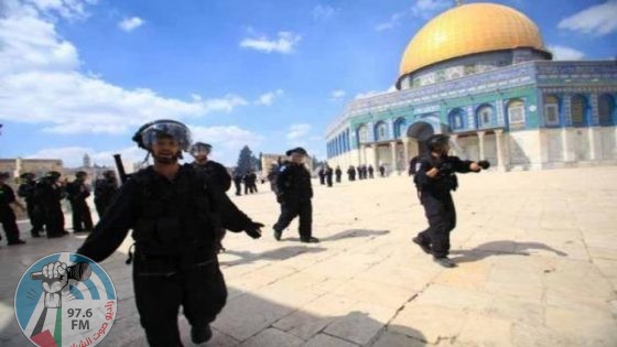 الاحتلال يبعد ناشطا مقدسيا ثلاثة أشهر عن المسجد الأقصى