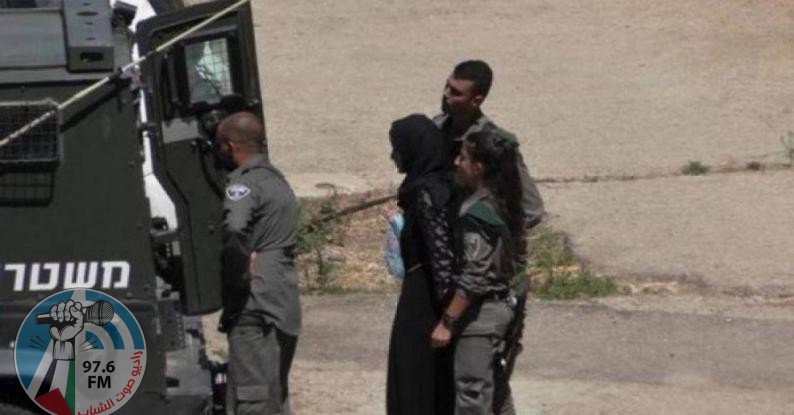 قوات الاحتلال تعتقل مواطنين أحدهما سيدة شرق بيت لحم