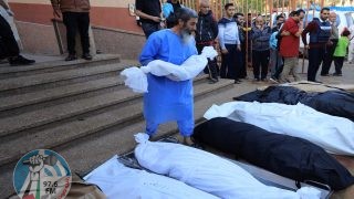 انتشال عشرات الجثامين من مقبرة جماعية بخان يونس