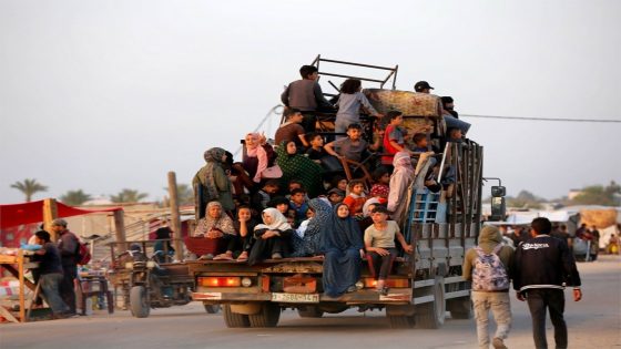 الأونروا: نحو 300 ألف شخص فروا من رفح