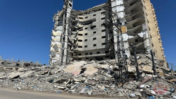 دبابات الاحتلال تحاصر معبر رفح لليوم الثالث وتغلق كرم أبو سالم