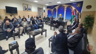 وفد من عائلة غيث يجتمع مع قيادة منطقة الخليل