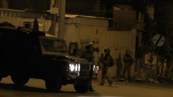 بينهم سيدة- الاحتلال يعتقل 15 مواطنا من الضفة
