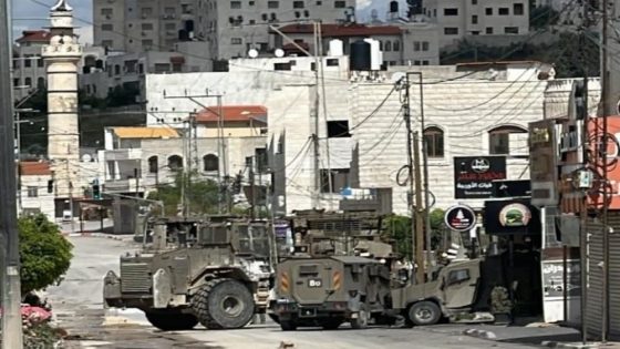 العدوان مستمر منذ الأمس.. جيش الاحتلال يدفع بتعزيزات إلى مخيم طولكرم