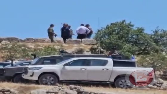 مستوطنون يقتحمون “تل ماعين” الأثري في مسافر يطا