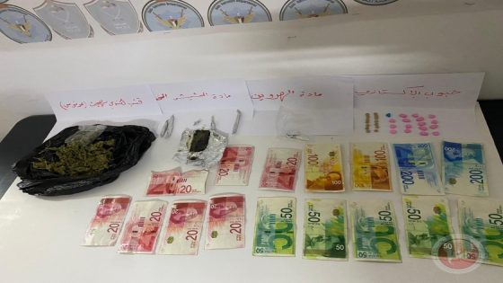 الشرطة تقبض على بائع مخدرات بحوزته مخدرات في ترقوميا