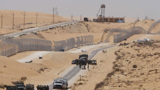 وزير الدفاع المصري: من المهم تنسيق الجهود للتوصل لتهدئة بغزة
