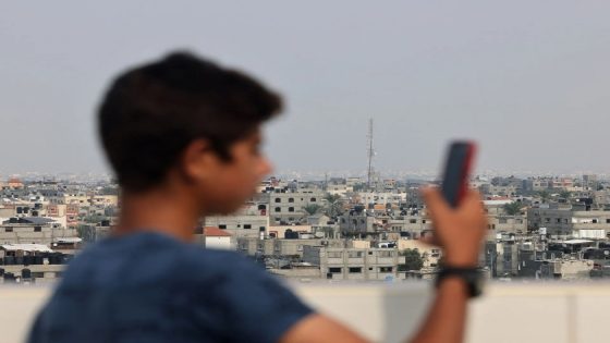 “الإحصاء” و”الاتصالات”: الاحتلال قطع الاتصالات عن غزة أكثر من 10 مرات منذ الحرب