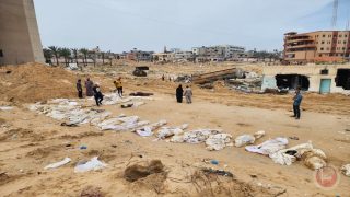 غزة.. العثور على 80 جثمانا في 3 مقابر جماعية بمجمع الشفاء
