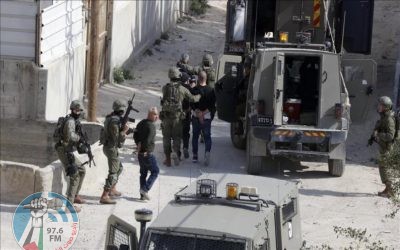 الاحتلال يحتجز نحو 20 مواطنا في سنجل ويخضعهم للتحقيق الميداني