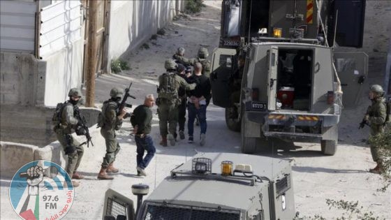الاحتلال يحتجز نحو 20 مواطنا في سنجل ويخضعهم للتحقيق الميداني