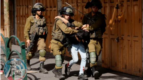 الاحتلال يعتقل 22 مواطنا من الضفة بينهم طفل جريح