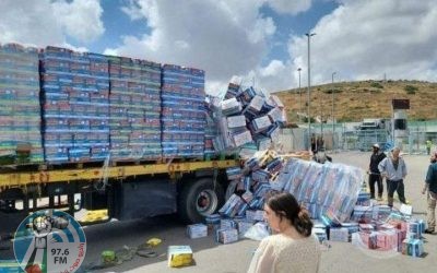 إصابة سائق شاحنة تحمل مساعدات لغزة إثر اعتداء مستوطنين عليه شمال البيرة