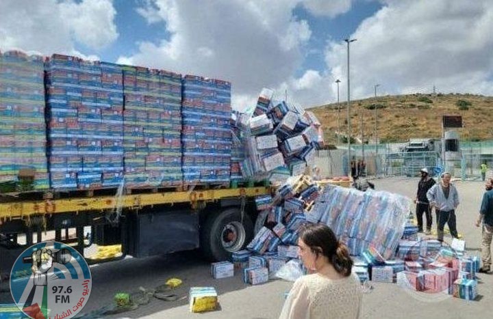 إصابة سائق شاحنة تحمل مساعدات لغزة إثر اعتداء مستوطنين عليه شمال البيرة