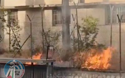 مستوطنون يضرمون النار بمقر “الأونروا” في القدس