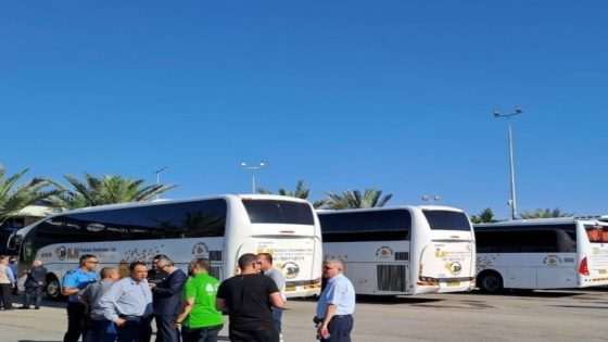 انطلاق اولى قوافل الحجاج عبر معبر الكرامة