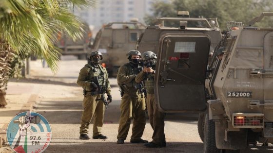 الاحتلال يقتحم سلواد ويشن حملة اعتقالات واسعة