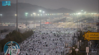 الحجاج يتوافدون إلى صعيد عرفات لأداء ركن الحج الأعظم