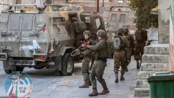 الاحتلال يحتجز مواطنة ويستولي على مركبتها في بيت أمر شمال الخليل