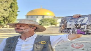 في ذكرى احتلال القدس والأقصى- استباحة للمسجد بالاقتحامات والصلوات ورفع العلم الإسرائيلي