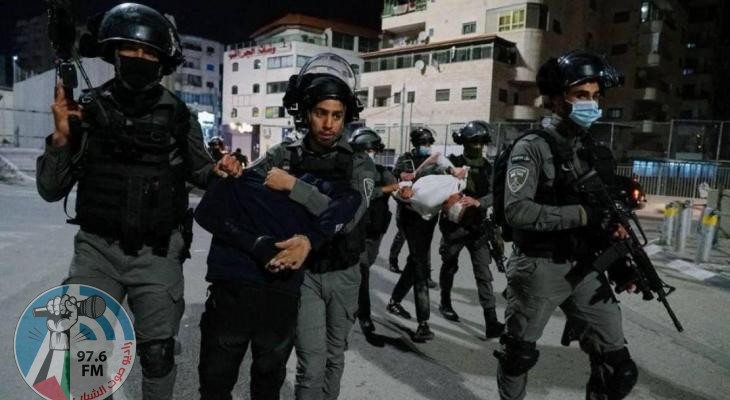 الاحتلال يعتقل 3 شبان من قلقيلية