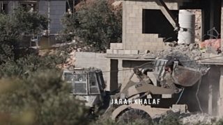 جرافات الاحتلال تسحب جثامين شهداء من داخل المنزل في قباطية جنوب جنين