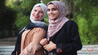 مكالمة قبل الموت بين أحلام الصحفية علا دحدوح وزجاج لحم طفل فداء حلس