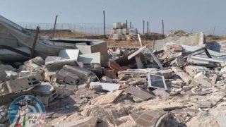 قوات الاحتلال تهدم "كرفانا" وبركة زراعية شرق نابلس