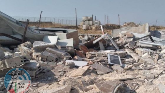قوات الاحتلال تهدم "كرفانا" وبركة زراعية شرق نابلس