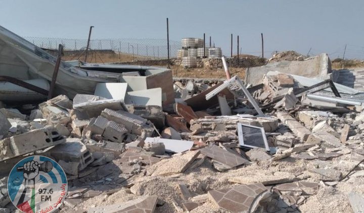 قوات الاحتلال تهدم "كرفانا" وبركة زراعية شرق نابلس