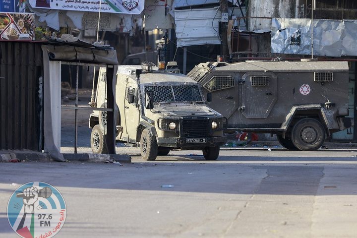قوات الاحتلال تداهم عدة منازل في مخيم بلاطة شرق نابلس