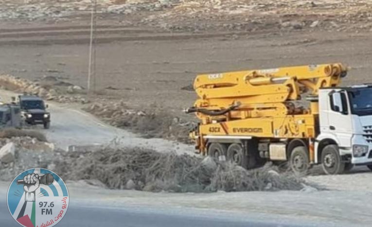 قوات الاحتلال تستولي على مضخة باطون في قراوة بني حسان