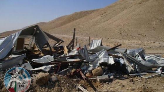 مستعمرون يهدمون 10 منشآت زراعية و"بركسات" بالمعرجات شمال غرب أريحا