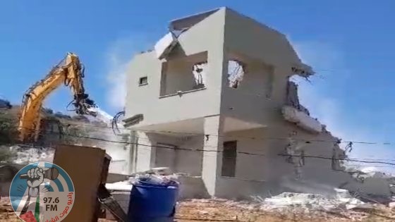 الاحتلال يهدم منزلا من طابقين في قرية جلبون شرق جنين