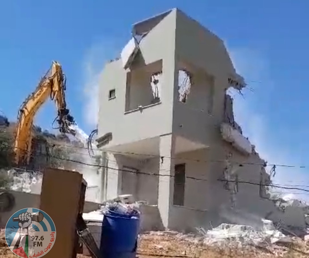 الاحتلال يهدم منزلا من طابقين في قرية جلبون شرق جنين