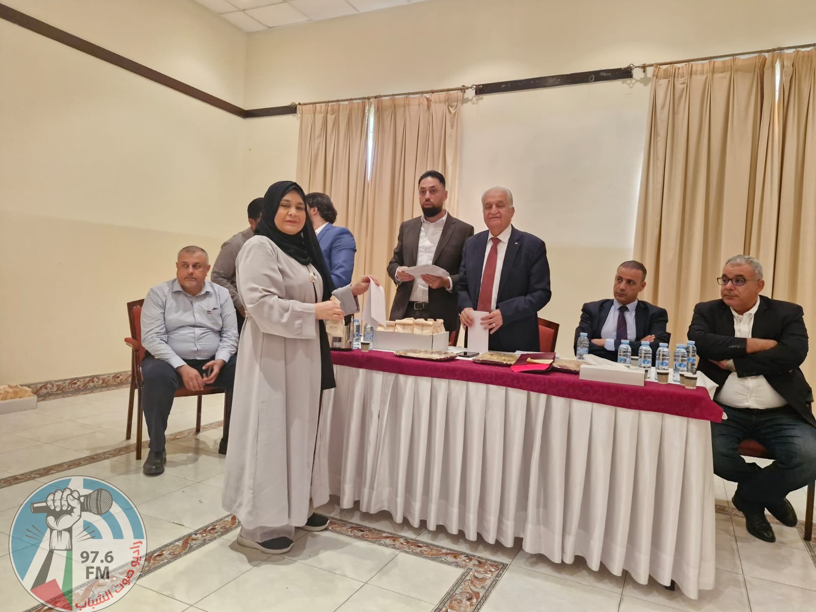 السفير جرادات يعود جرحى العدوان على غزة في المستشفيات العُمانية