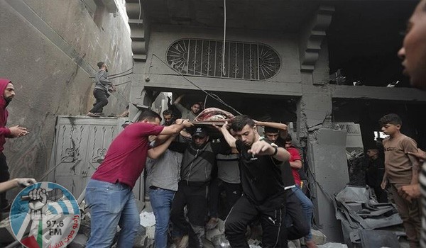 انتشال عشرات الشهداء والجرحى من وسط قطاع غزة