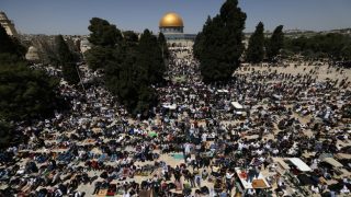 30 ألفا يؤدون صلاة الجمعة في المسجد الأقصى