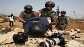 بطريقة العصابات.. 84 واقعة سرقة معدات من قبل الاحتلال بحق الصحفيين في الضفة بينها 3 طائرات “دورون”
